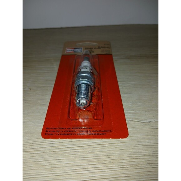 Set Of 8 Champion Spark Plugs 810 RA8HC Single Units 2017 Federal Mogul - Picture 4 of 16